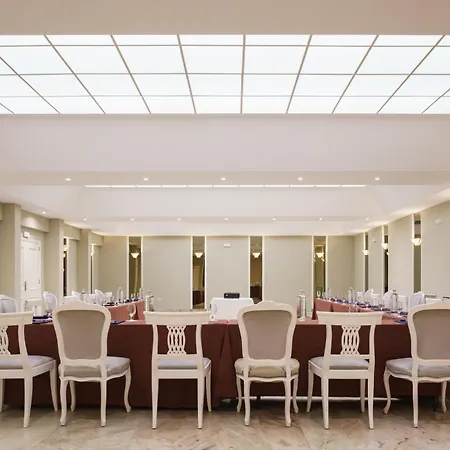 Crisol Jardines De Кордова